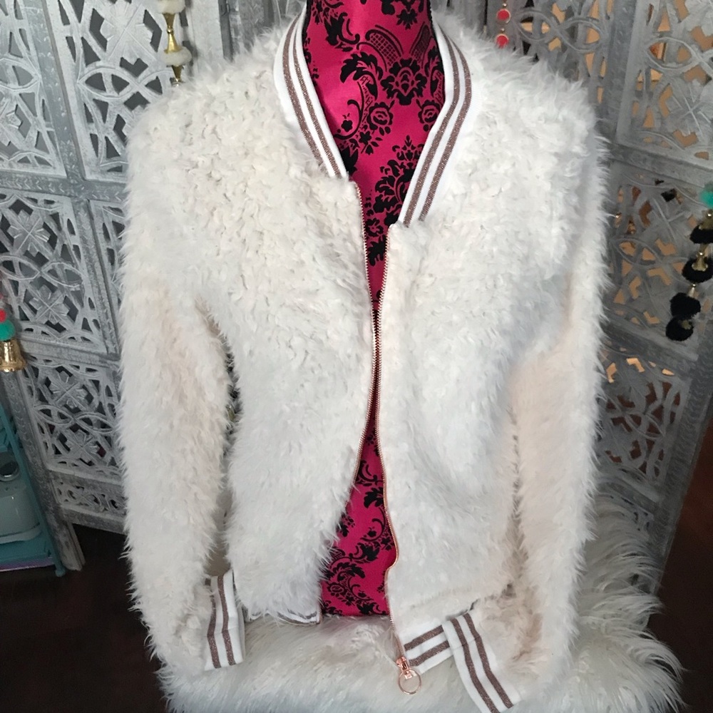 Nwot cream fuax furry fuzzy varsity bomber jacket